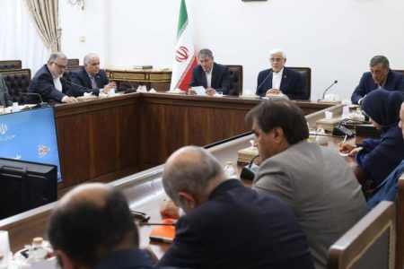 هشدار عارف درباره جنگ اقتصادی؛ دشمن را در این جبهه هم شکست می‌دهیم