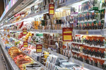 ذخایر کالاهای اساسی و مواد اولیه واحدهای تولیدی در وضعیت مطلوبی قرار دارد